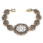 Bracelet montre vintage fleurs et cristaux. Bonne qualité et très original.