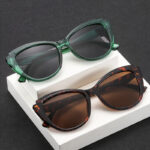 Lunettes de soleil vintage oversize, très à la mode, bonne qualité. Couleur marron et vert