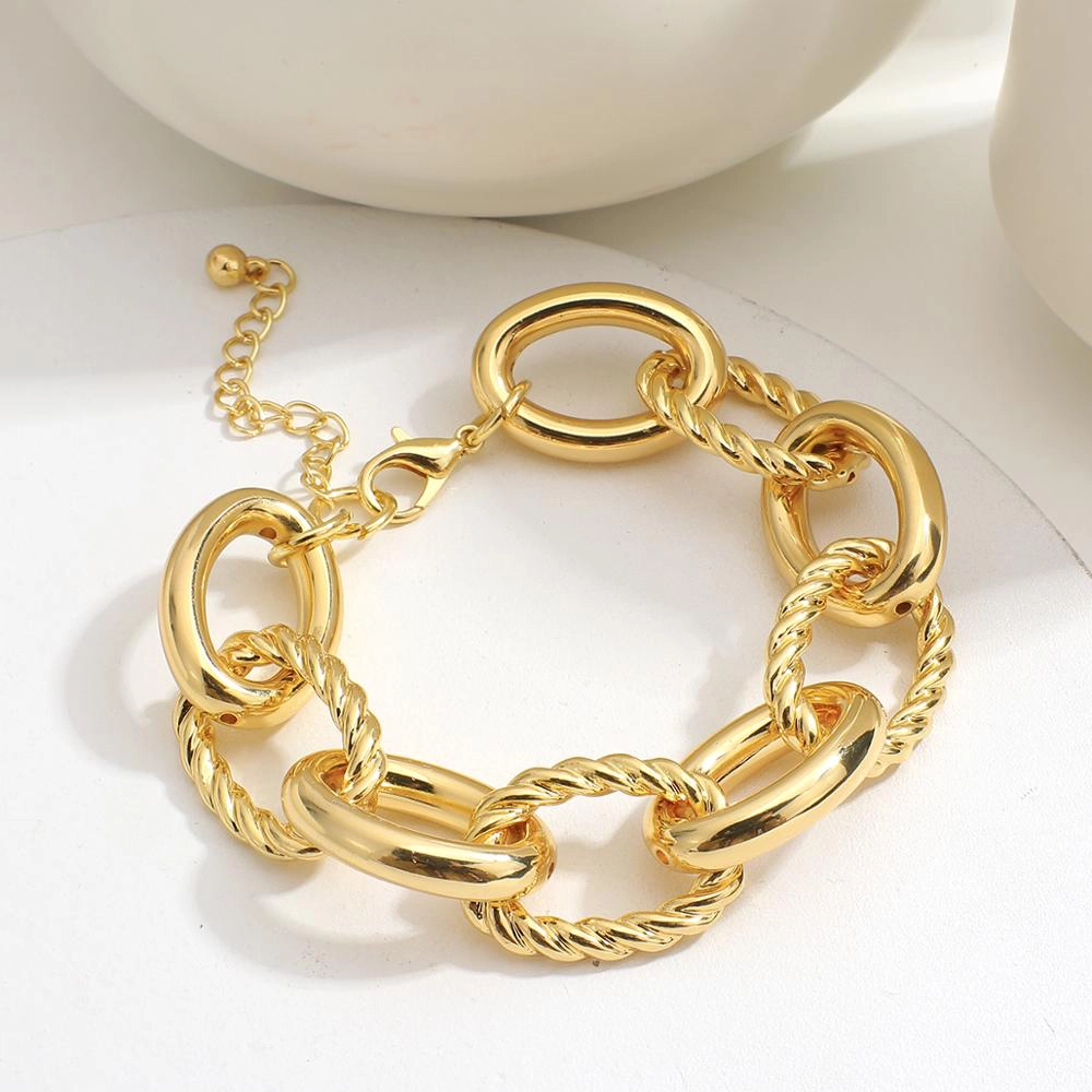 Bracelet chaîne en or gros maillons dorés. Bonne qualité, à la mode