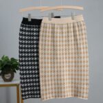 Jupe longue tricot, bonne qualité et très à la mode sur une ceintre.