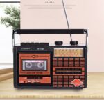Radio vintage portable avec bluetooth, bonne qualité et à la mode sur un table