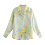 Chemise fluide imprimé tie and dye vintage pour femme. Bonne qualité et très tendance.
