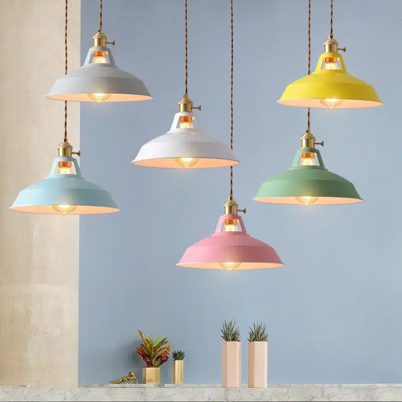 Lampe suspendue colorée rétro au style industriel, bonne qualité à la mode