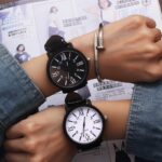 Montre vintage avec cadran rond, très à la mode, très bonne qualité à la mode
