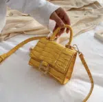 Petit sac en bandoulière rétro pour femme effet croco, bonne qualité de couleurs jaune, à la mode