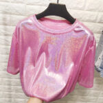 T-shirt rétro brillant à col rond pour femme, bonne qualité à la mode sur une ceintre