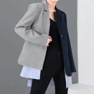 Veste blazer asymétrique vintage pour femme, bonne qualité et à la mode portée par une femme