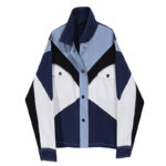 Veste en jean large vintage pour femme. Bonne qualité et à la mode.