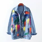Veste en jean longue vintage et tâches de peintures pour femme. Bonne qualité et à la mode