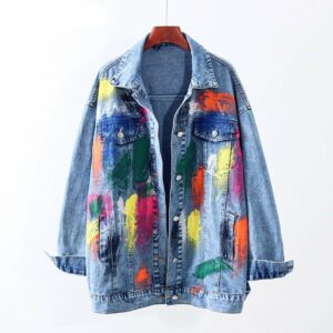 Veste en jean longue vintage et tâches de peintures pour femme. Bonne qualité et à la mode