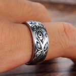 Bague vintage sculptée à motif oeil, bonne qualité et à la mode.