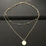 Collier vintage doré double couche avec pendentif. Bonne qualité et très tendance.