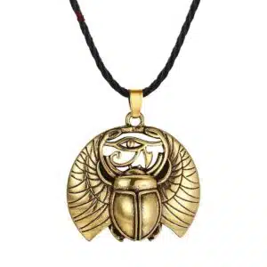 Collier vintage noir avec pendentif œil d'Horus argenté. Bonne qualité et très à la mode.