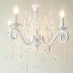 Lustre vintage en fer forgé et cristal blanc, bonne qualité et à al mode