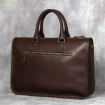 Mallette vintage avec pochette ordinateur. Couleur marron, bonne qualité et très original.