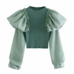Top vintage à manches longues satinées et à froufrous couleurs vert. Bonne qualité et très à la mode .