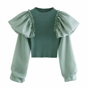 Top vintage à manches longues satinées et à froufrous couleurs vert. Bonne qualité et très à la mode .