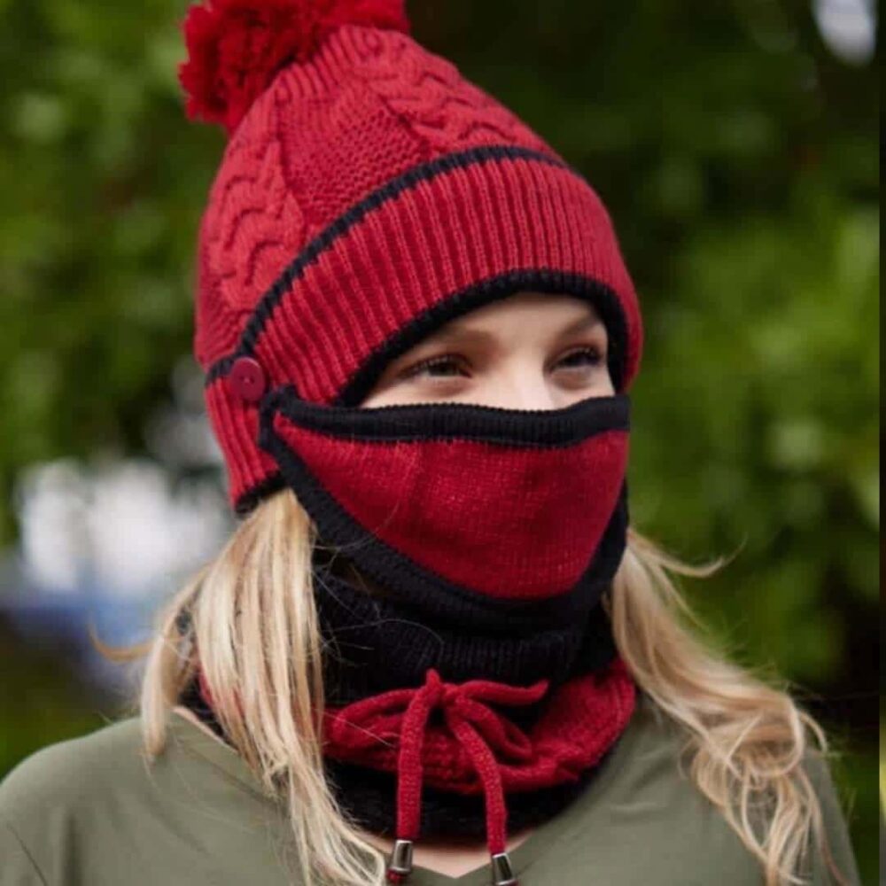 Ensemble polaire 3 en 1 : bonnet, écharpe et masque offert, rouge et noir, bonne qualité et très confortable.