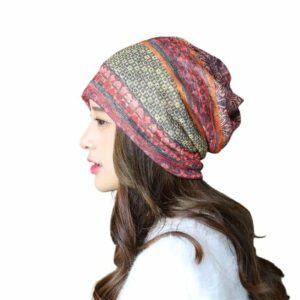 Bonnet vintage multi saisons pour femme, bonne qualité et à la mode portée par une femme
