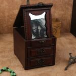 Coffre en bois vintage avec cadre photo. Bonne qualité et très tendance