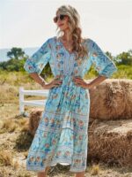 Robe longue à fleurs style vintage pour femme, bonne qualité et à la mode portée par une femme