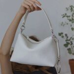 Sac à bandoulière vintage couleur unie en cuir PU. Bonne qualité et très original couleur blanc