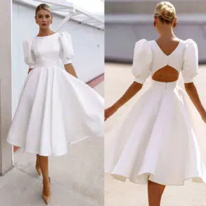 Robe blanche élégante pour femme, bonne qualité et à la mode portée par une femme