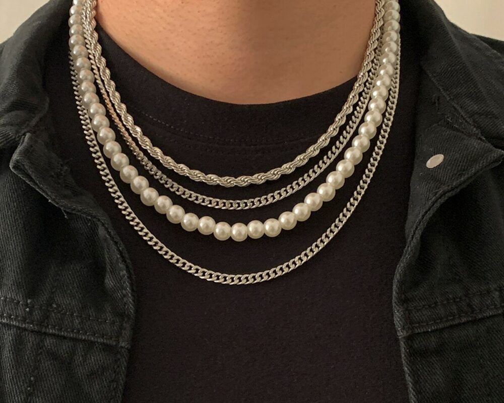 Collier ras du cou torsadé vintage. Bonne qualité et très original