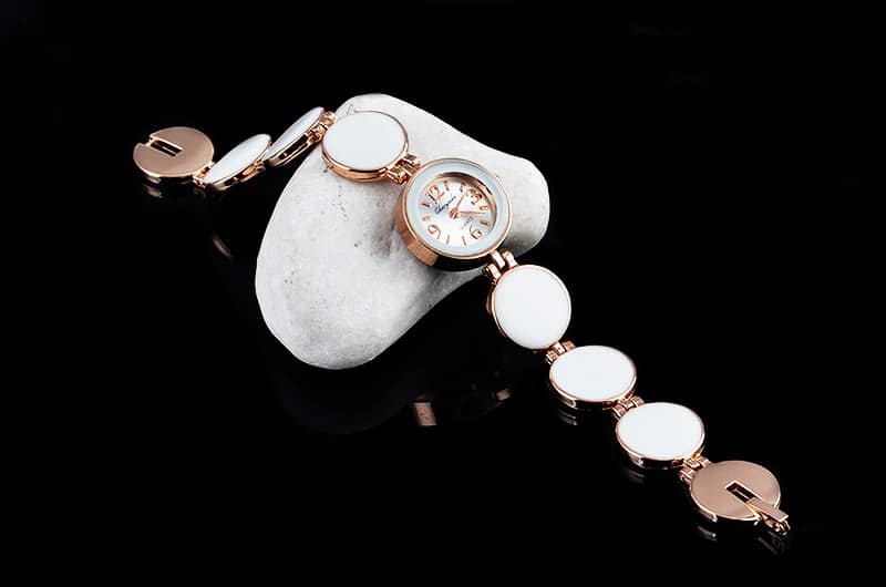 Montre bracelet rond vintage à quartz pour femmes blanc