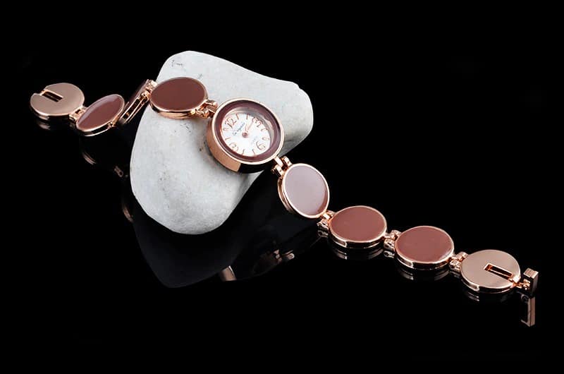 Montre bracelet rond vintage à quartz pour femmes marron
