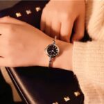 Petite montre vintage en acier inoxydable à quartz pour femme argenté et noir