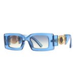 Lunette de soleil vintage rectangulaire de couleur bleue avec un symbole doré