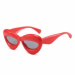 Lunette de soleil de luxe de couleur rouge aux verres sombres