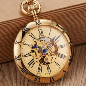 Montre à gousset de couleur cuivre à cadran analogique posée sur un petit rebord en bois