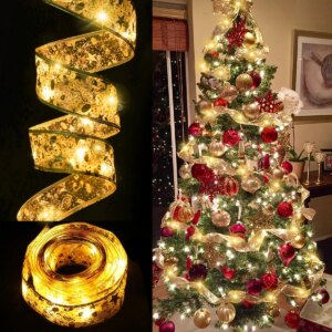 Sapin de Noël scintillant dans un salon avec sur la gauche une image d'une guirlande lumineuse en tissu