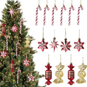 Sapin de Noël décoré avec à sa droite 14 éléments de décorations de couleur rouge, blanc et doré