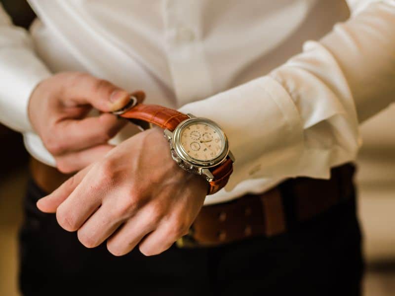 Comment porter une montre vintage avec style